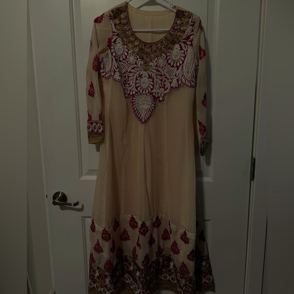 Women’s Suit/ Shalwar Kameez